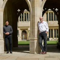 Profesorii Andrew Pollard (dreapta) și Martin Landray de la Universitatea Oxford Foto: Facebook
