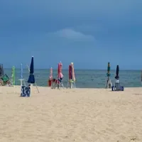 Trei turiști, loviți de fulger pe plajă. Doi sunt în stare gravă - Foto: captură video ANSA