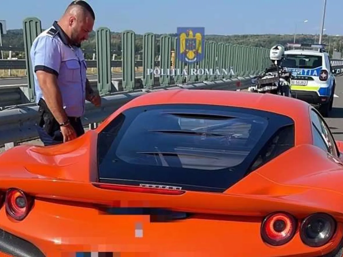 Mașină oprită de poliție - Foto: Poliția Română