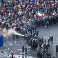 Gaze lacrimogene aruncate către protestatari la protestul din 10 august 2019
