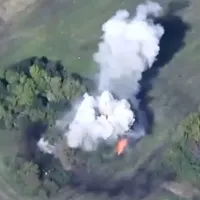 Momentul în care două rachete lansate din HIMARS distrug un depozit de muniții rusești - FOTO: Twitter/BlueSauron