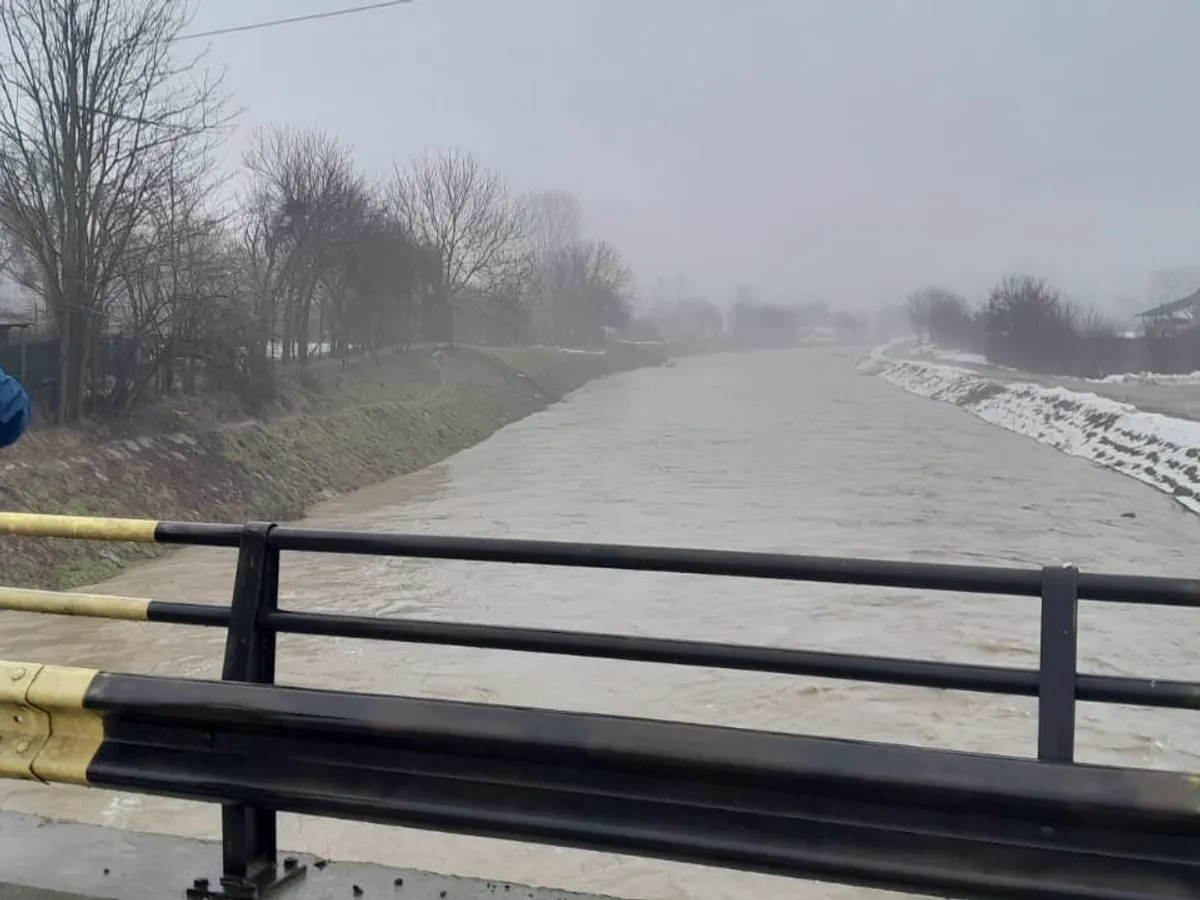 Pericol de inundații în județul Mehedinți. Râul Motru a depășit cota de inundație la Broșteni