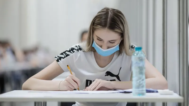 Doar 60% dintre cadrele didactice din România s-au imunizat cu una dintre dozele aprobate în UE. Foto Inquam Photos/Octav Ganea