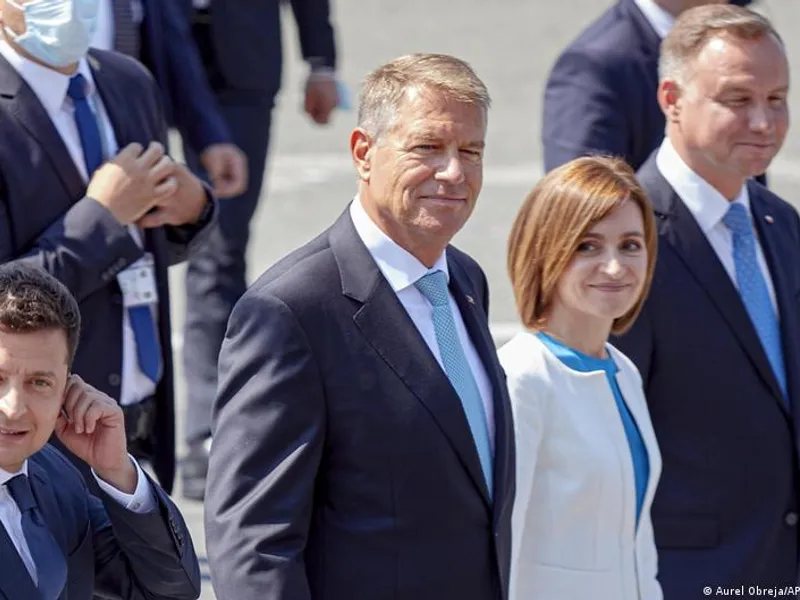 Președintele României, Klaus Iohannis, alături de omologii din Ucraina (stânga), R. Moldova și Polonia