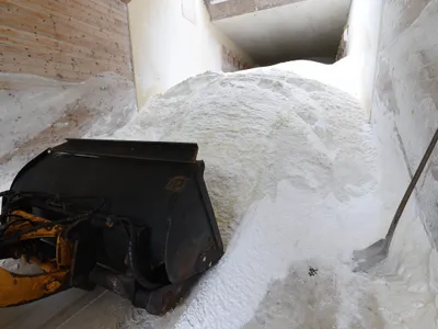 Un zăcământ de sare uriaș, abandonat de pe vremea lui Ceaușescu, preluat de o firmă din Ungaria - Foto: Freepik (Imagine cu rol ilustrativ)