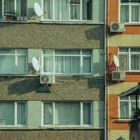 La acelaşi domiciliu, pot fi peste 10 persoane - Foto: Pexels/Amin