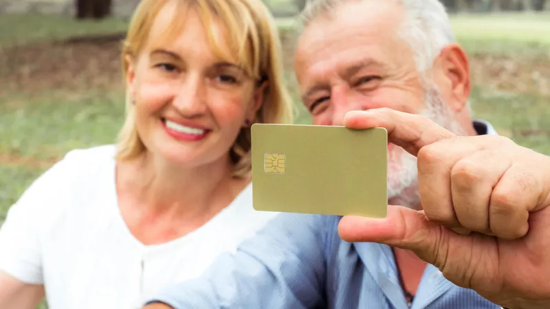 Când se bagă pensie din aprilie pe card: vineri sau luni? Lista pensionarilor ce iau 400 lei bonus Foto: Freepik (fotografie cu caracter ilustrativ)