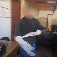 Cerșetor cu smartphone de 1.000 de euro, „vindecat” ca prin minune la apariția poliției - Foto: YouTube/UP - Captura video