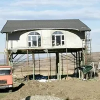 Casele suspendate de la Băcești, noile atracții imobiliare/FOTO: vremeanoua.ro