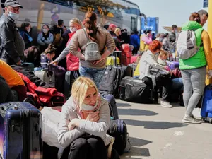 Români așteptând, la Cluj, să plece la muncă în Germania. FOTO: Inquam Photos / Raul Stef