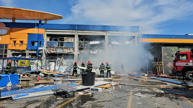 Explozie la un magazin din Botoșani - Foto: ISU Botoșani