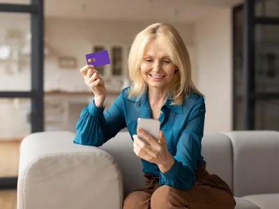 Casa de Pensie a anunțat ora când bagă vineri pensia și 400 lei bonus pe card. Banii, transferați - Foto: Freepik