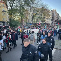 Mii de musulmani au protestat în Berlin. Au ignorat complet interdicțiile autorităților germane Foto: Profimedia Images