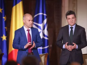 Nicuşor Dan şi Daniel Funeriu, la dezbaterea electorală de la TVR 1 - Foto: INQUAM PHOTOS/George Călin
