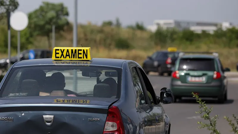Sala pentru permisul auto va fi susţinută oriunde - Foto: INQUAM PHOTOS / Octav Ganea