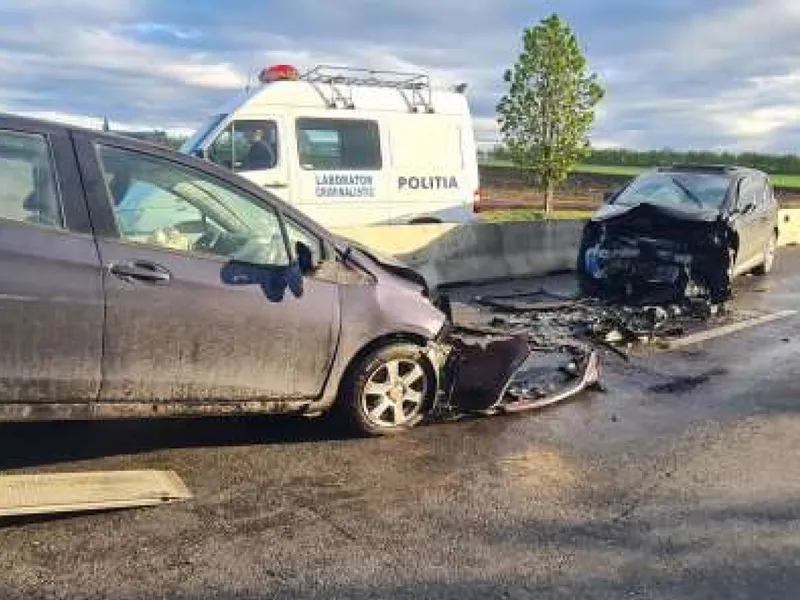 Accident pe „Drumul morții”. Două autoturisme conduse de două șoferițe s-au ciocnit frontal pe DN 2 - Foto: Poliția Buzău