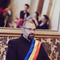 Cine e omul propus de Băsescu premier, recuperat de Piedone și împins să candideze la sectorul 1? - Foto: FB / Piedone