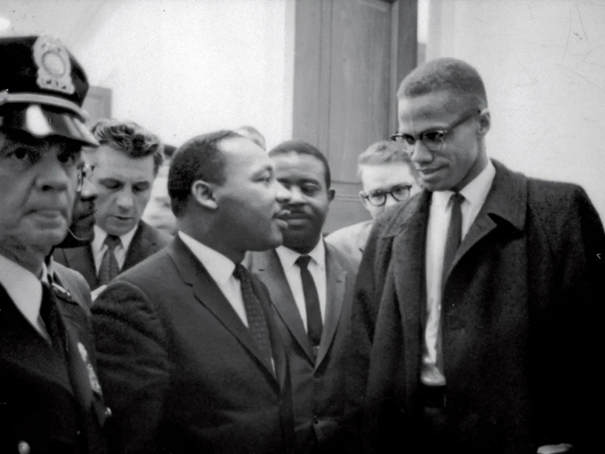 VISÂND LA LIBERTATE King și Malcolm X la singura lor întâlnire, în Washington, D.C., pe 26 martie 1964. Amândoi se aflau acolo pentru a susține Legea drepturilor civile