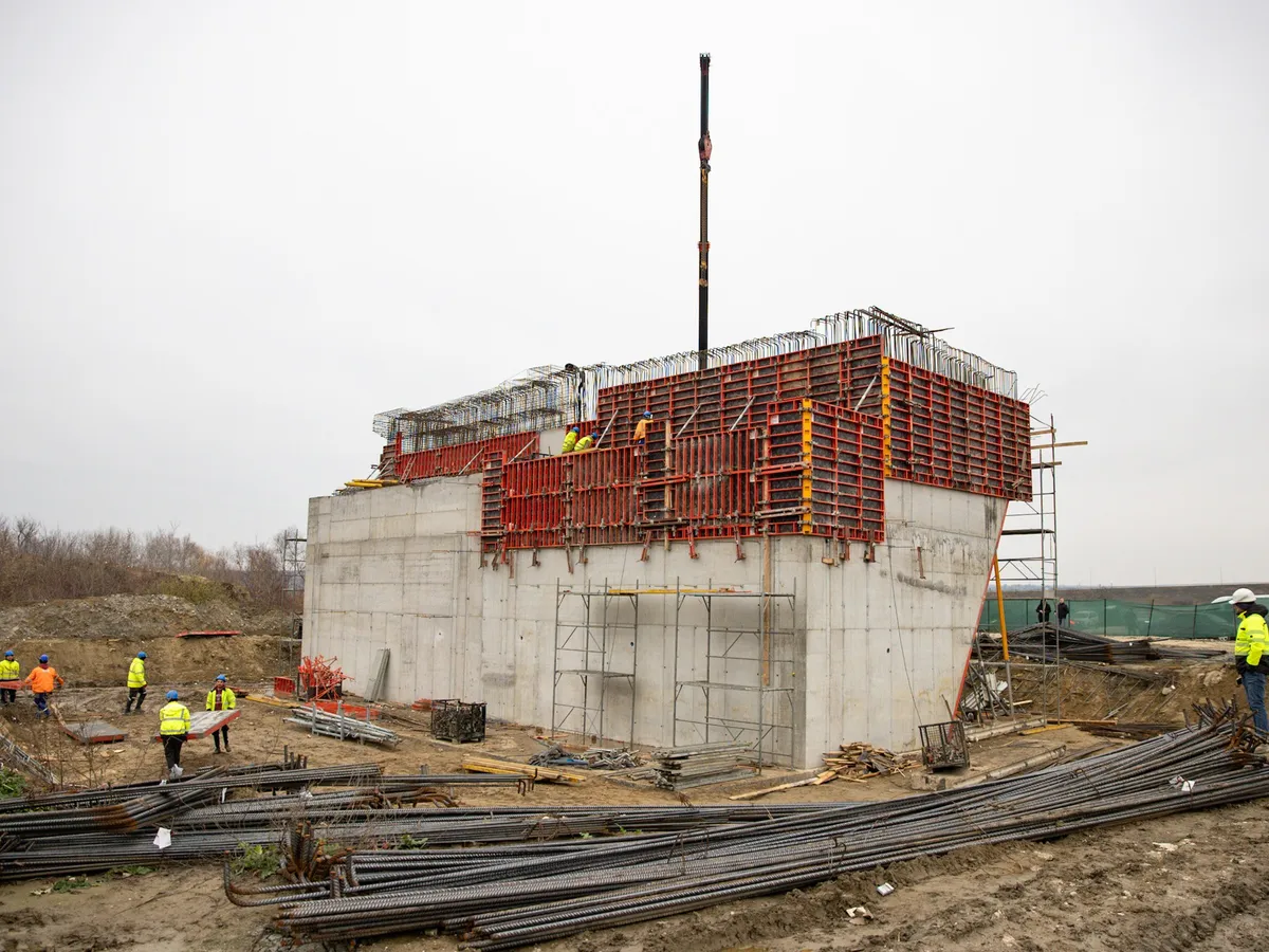 VIDEO Cum merg lucrările la podul de autostradă de 33.000.000€ de la Ungheni, primul peste Prut după 60 de ani