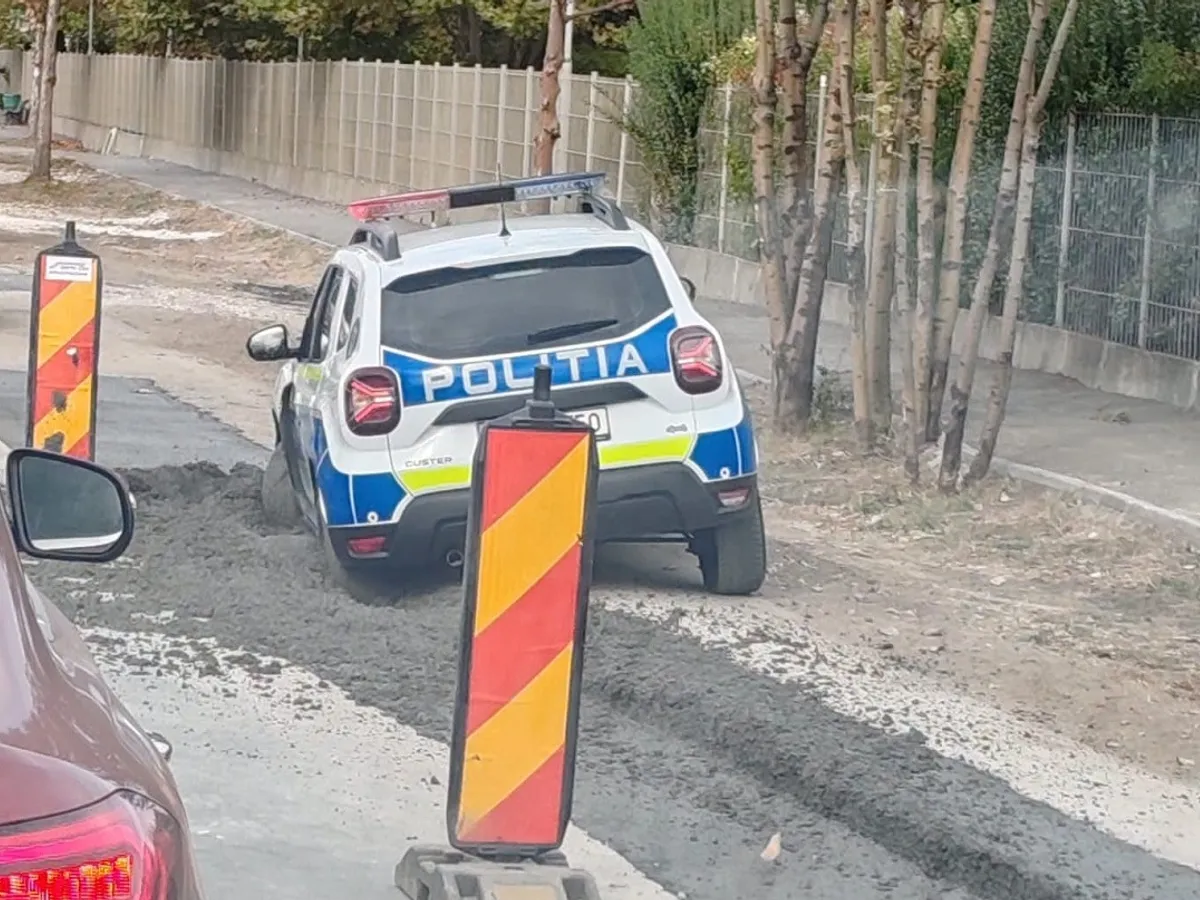 Mașina de polițe blocată în asfalt - Foto: Poliția Brașov