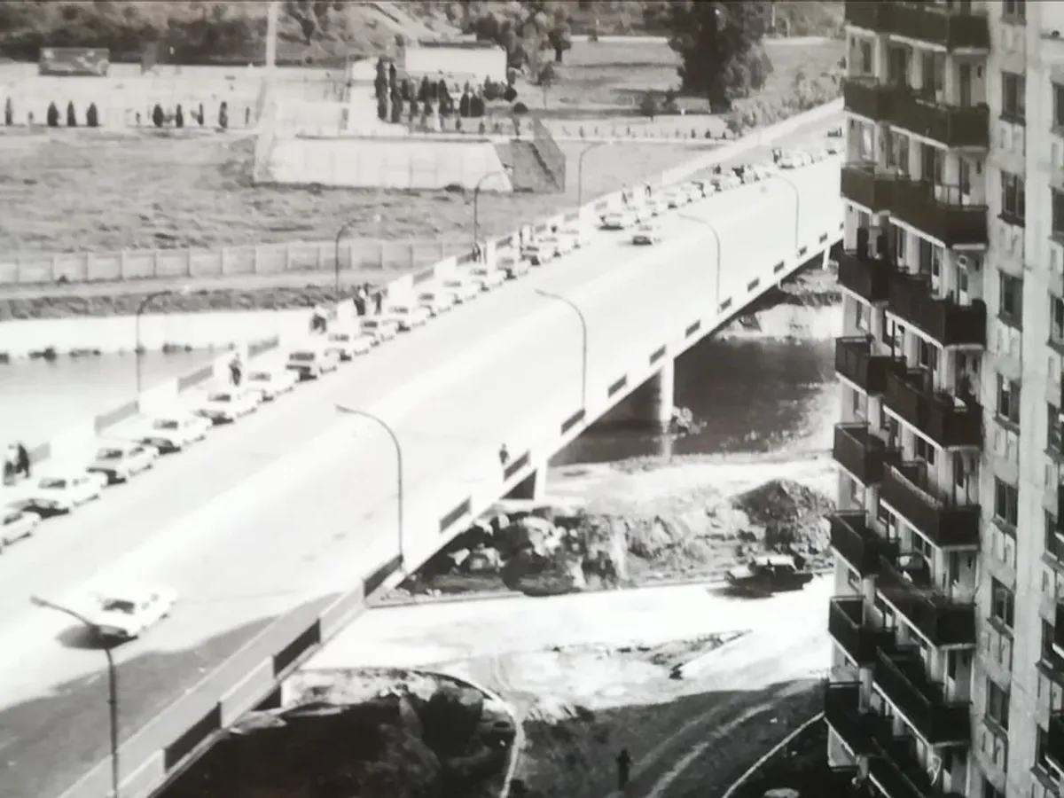 Șoferi în „Epoca de Aur”: Rație de 20 litri de benzină/lună. Plecai la drum cu „bomba” în portbagaj - Foto: stiridecluj.ro