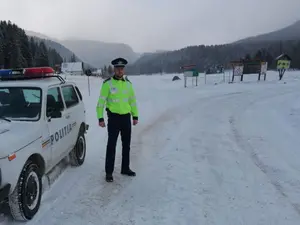 Mașina de poliție din imagine a găsit un drum mai liber/FOTO: facebook.com