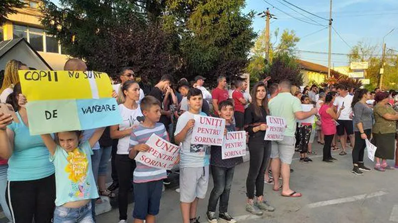 Protest în fața Primăriei din Baia de Aramă/ Foto: Facebook