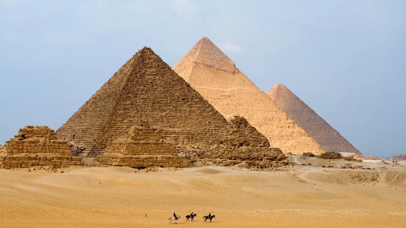 Piramidele din Giza - Foto: Profimedia