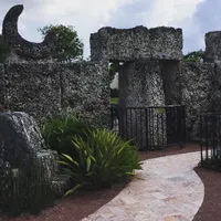 Cine a fost bărbatul care a construit singur un castel - Foto: Facebook/Coral Castle (cu rol ilustrativ)