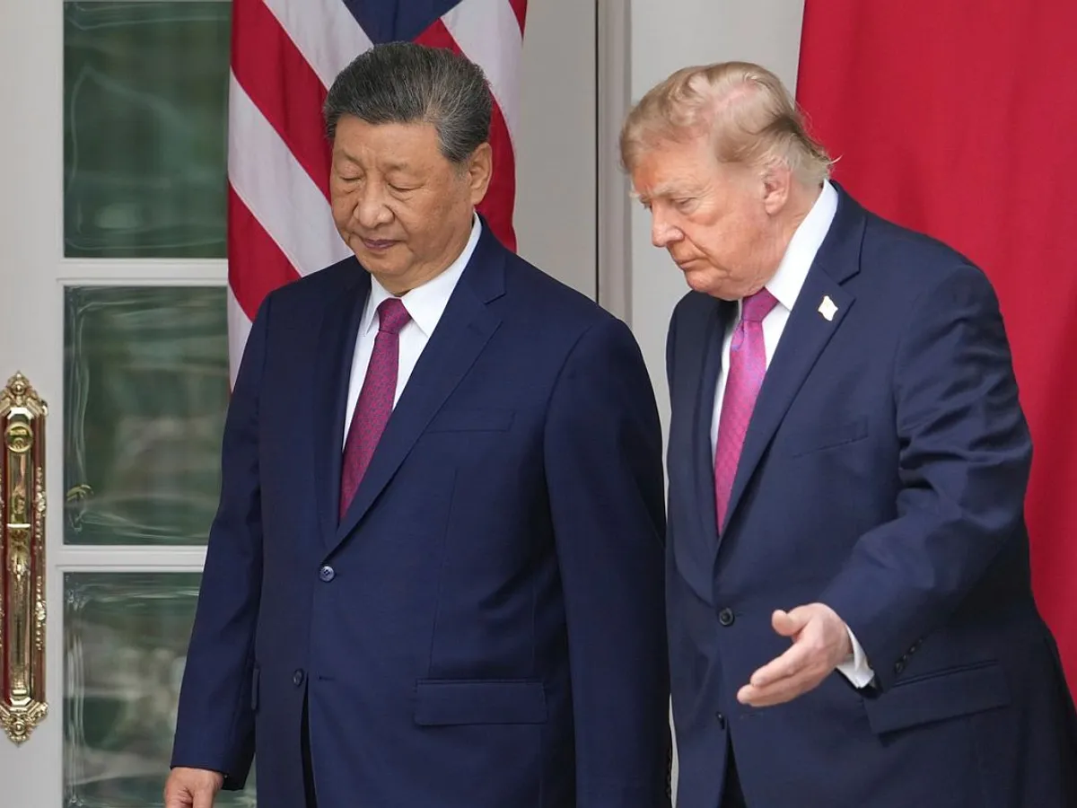 Azi, în Washington. Președintele Donald Trump (dreapta) și președintele Chinei, Xi Jinping, sosesc pentru a asista la o paradă militară. - Foto: Profimedia Images