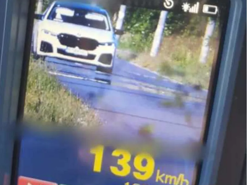 Vitezoman, prins cu 139 km/h în oraș cu un bolid de lux BMW Seria 7. A rămas fără permis - Foto: IPJ Hunedoara
