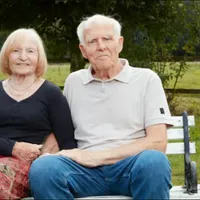 Doi pensionari, soț și soție, au ales sinuciderea asistată. Povestea tristă din spatele deciziei - Foto: metro.co.uk