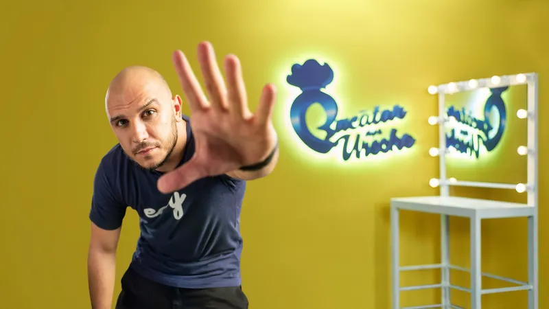 Cântărețul Laurențiu Mocanu, cunoscut sub numele de Guess Who, prins drogat la volan în București - Foto: Facebook/GuessWho
