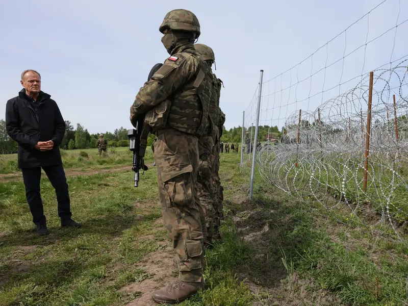 Polonia ridică fortificații la graniță. Cine sunt „pionii” trimiși de Putin care le invadează țara? - Foto: Profimedia Images