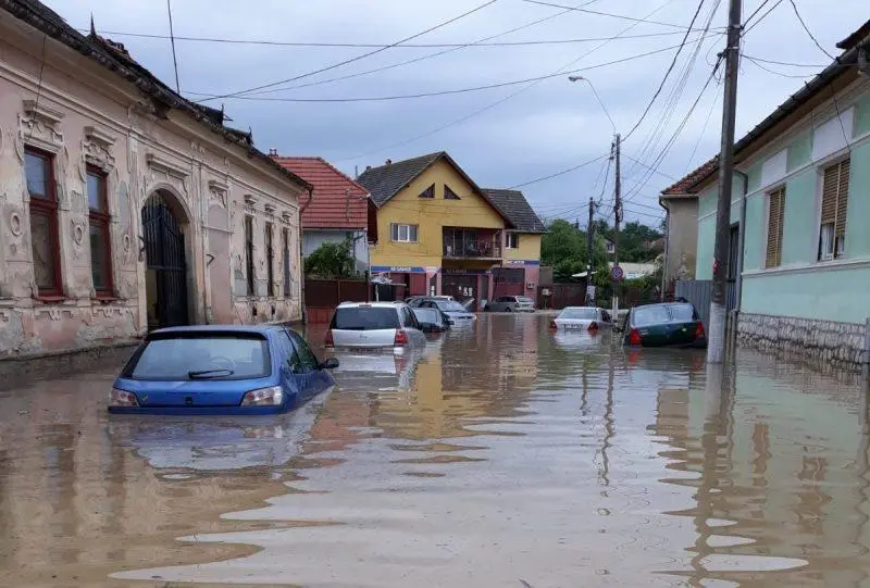 România, luată de ape: 49 de localităţi din 18 judeţe, afectate în urma ploilor abundente. / Foto: hotnews.ro