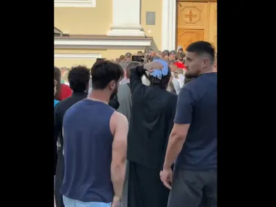 Conflict violent, la Catedrala Mitropolitană din Cernăuți. Mitropolitul Meletie, lovit la cap - Foto: captură video