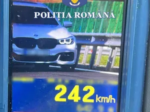 Record de viteză, pe drumul expres Craiova - Pitești. Un vitezoman de 26 de ani, prins cu 242 km/h - Foto: Facebook / Poliția Română