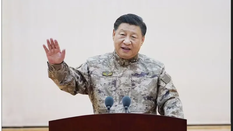 Xi Jinping a îmbrăcat haina militară/foto: xinhua