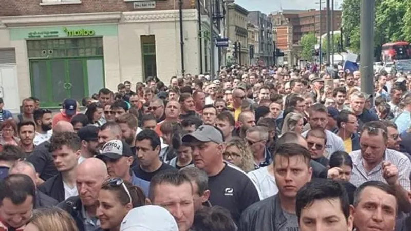 Coadă uriașă la Londra. Foto USR PLUS