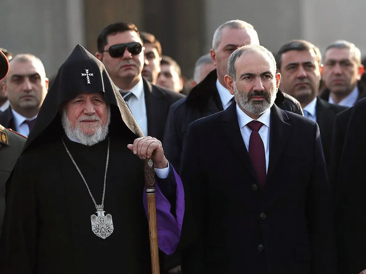 Prim-ministrul armean Nikol Pashinyan încearcă să-l înlăture pe Karekin al II-lea, conducătorul Bisericii Apostolice Armene Foto: VOA