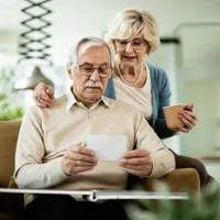 Cine sunt pensionarii revoltați care nu au primti cardul de alimente - Foto: Freepik