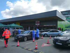 Primul centru de vaccinare anti-COVID-19 de tip drive-through / Agerpres