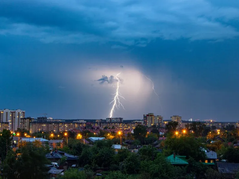 Oraş sub ameninţarea furtunii - Foto: Pexels/Nikita Belokhonov