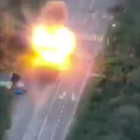 Momentul în care un tanc rusesc „primește vizita” unei rachete Javelin. Nimic nu a mai rămas/FOTO: Twitter/@DefenceU