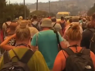 Turiști evacuați din Rodos Foto: captură Twitter