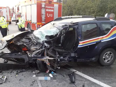 Un Duster a intrat frontal într-un TIR pe Dealul Negru. / Foto: infotraficromania.ro