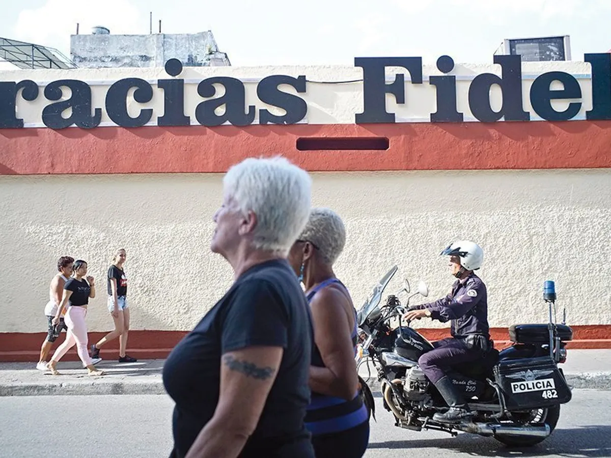 Cuba a aniversat anul acesta 60 de ani
de la revoluția condusă
de Fidel Castro. După șase
decenii, moștenirea sa este
omniprezentă
