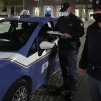 Polițiștii au reținut un român care i-a amenințat cu cuțitul și le-a arătat organele genitale Foto: ilrestodicarlino.it