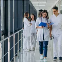 Medicii rezidenți nu au prea mulți bani la început Foto: Freepik.com - rol ilustrativ