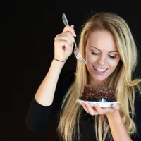 Dulcele „interzis”, aliatul femeilor ce previne ridurile și îmbătrânirea. Cum îl incluzi în dietă? - Foto: Profimedia Images (imagine cu rol ilustrativ)